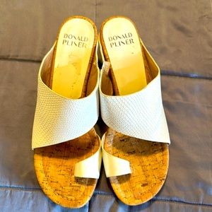GUC Donald J., Piner size 11 white sandals